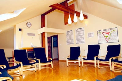 Sala terapeutyczna w ośrodku leczenia uzależnień Od-Nowa
