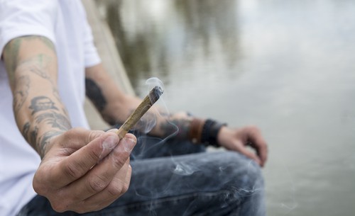 Długotrwałe palenie marihuany poważnie zagraża zdrowiu - odnowa24h.pl