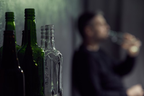 Dlaczego alkoholik manipuluje uczuciami
