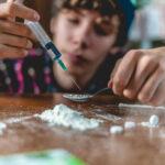 Jak pomóc dziecku uzależnionemu od narkotyków? Podpowiadamy!