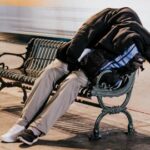 Śpiączka alkoholowa – przyczyny i pierwsza pomoc